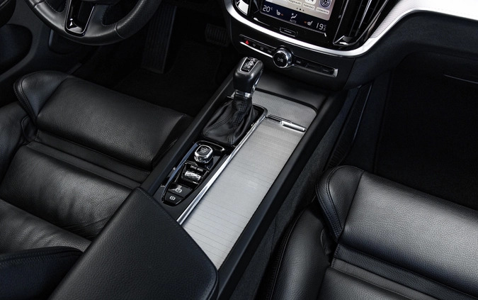 Volvo V60 cena 96900 przebieg: 165015, rok produkcji 2018 z Mińsk Mazowiecki małe 781